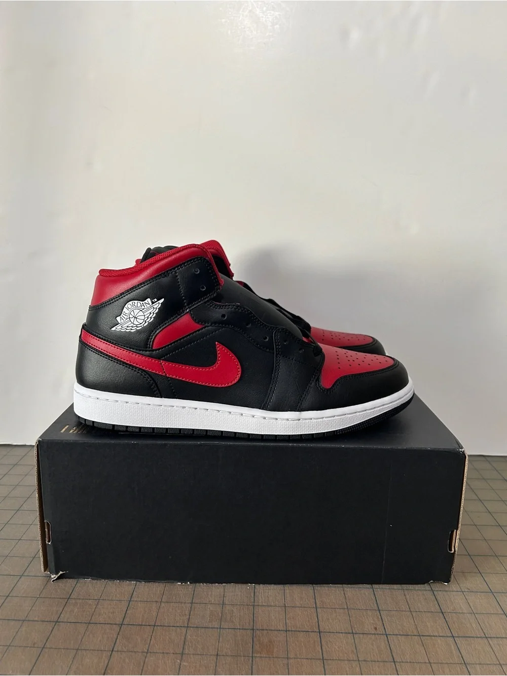 Air Jordan 1 Mid ‘Bred Twist’